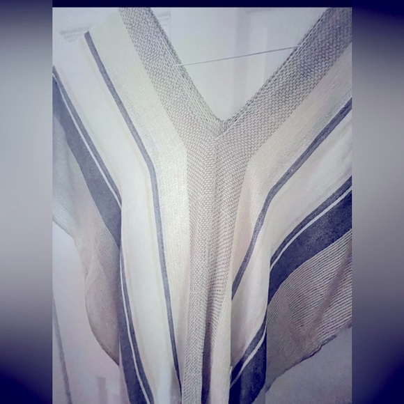 Express gray/White poncho one size fits all - Picture 4 of 5